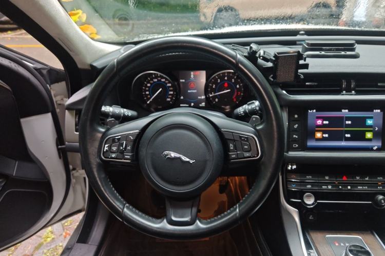 Used Jaguar XFL 2017 XFL 2.0T 240PS Luxury Edition Steering Wheel