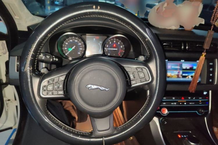 Used Jaguar XFL 2017 XFL 2.0T 240PS Luxury Edition Steering Wheel