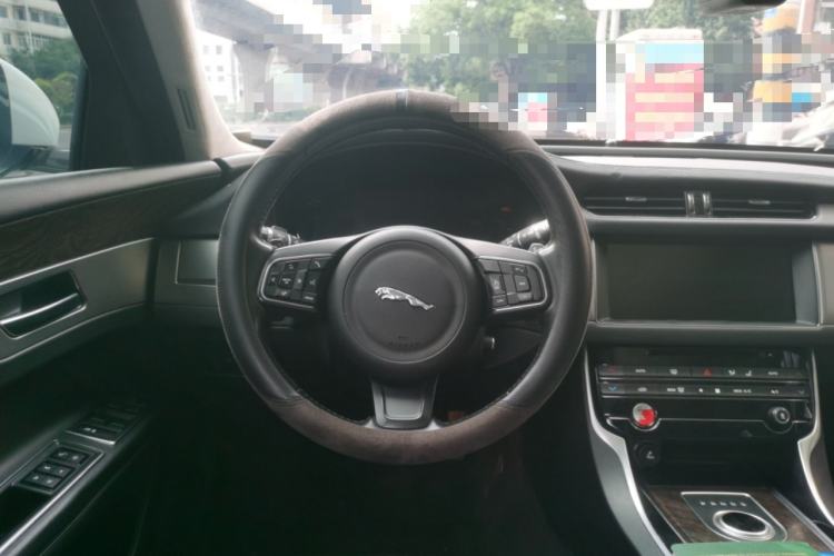 Used Jaguar XFL 2017 XFL 2.0T 240PS Premium Edition Steering Wheel