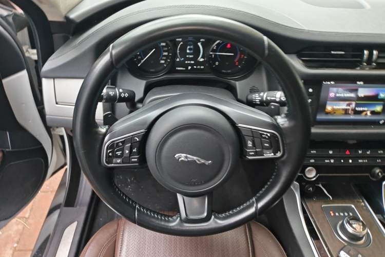 Used Jaguar XFL 2017 XFL 2.0T 240PS Luxury Edition Steering Wheel