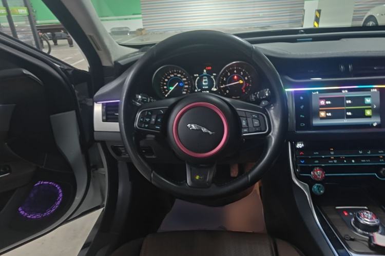 Used Jaguar XFL 2017 XFL 2.0T 200PS Luxury Edition Steering Wheel