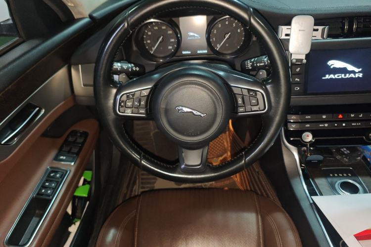 Used Jaguar XFL 2017 XFL 2.0T 240PS Luxury Edition Steering Wheel