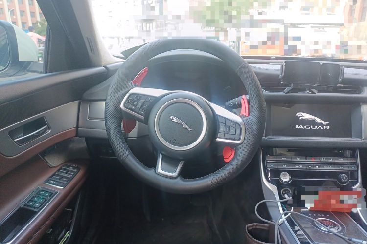Used Jaguar XFL 2017 XFL 2.0T 240PS Premium Edition Steering Wheel