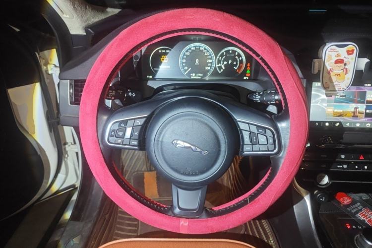 Used Jaguar XFL 2017 XFL 2.0T 240PS Premium Edition Steering Wheel
