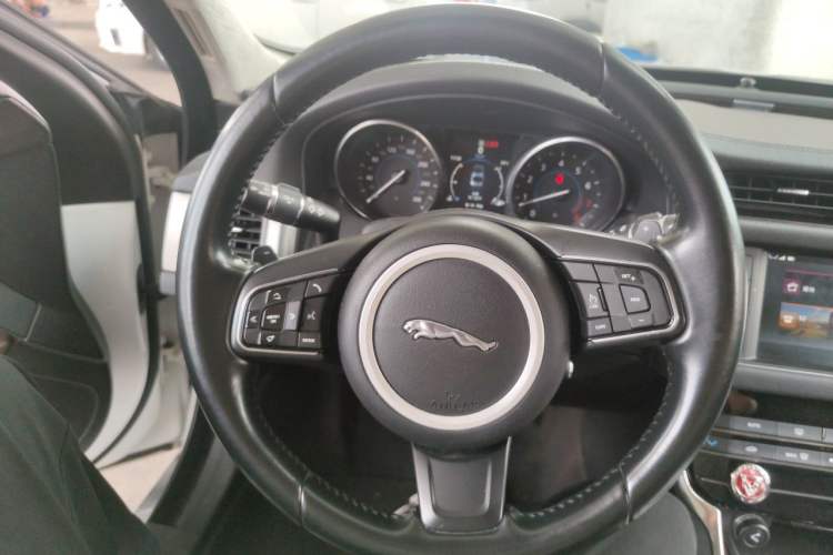 Used Jaguar XFL 2017 XFL 2.0T 240PS Luxury Edition Steering Wheel