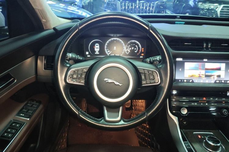 Used Jaguar XFL 2017 XFL 2.0T 240PS Premium Edition Steering Wheel
