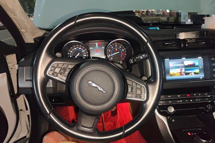 Used Jaguar XFL 2017 XFL 2.0T 240PS Luxury Edition Steering Wheel