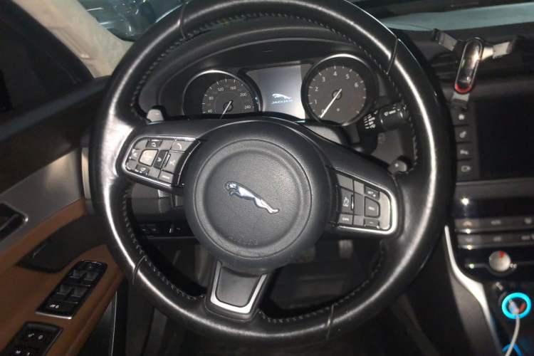 Used Jaguar XFL 2017 XFL 2.0T 240PS Luxury Edition Steering Wheel