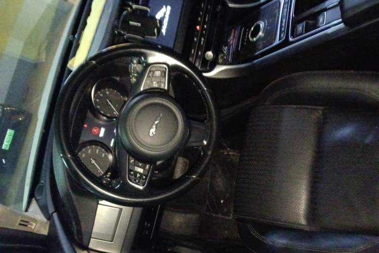 Used Jaguar XFL 2017 XFL 2.0T 200PS Luxury Edition Steering Wheel