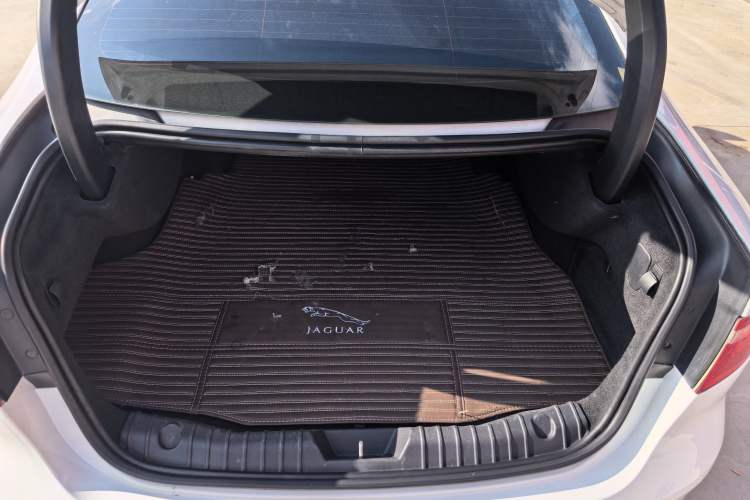 Used Jaguar XFL 2017 XFL 2.0T 240PS Luxury Edition Trunk