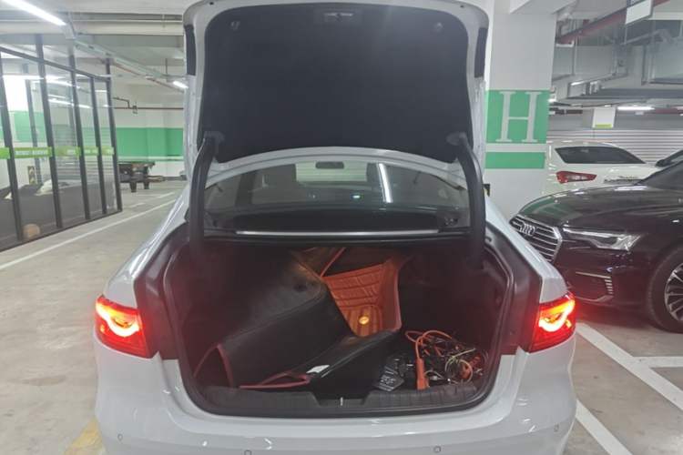 Used Jaguar XFL 2017 XFL 2.0T 200PS Luxury Edition Trunk