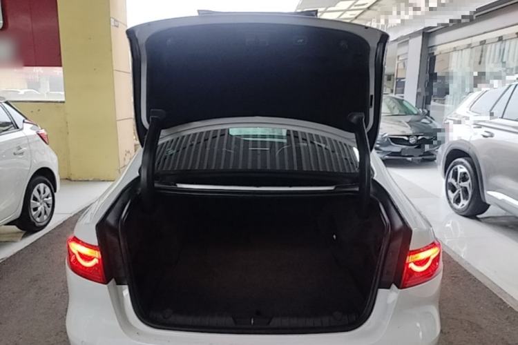 Used Jaguar XFL 2017 XFL 3.0 SC 340 PS Premium Edition Trunk