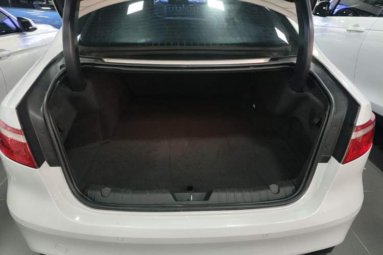 Used Jaguar XFL 2017 XFL 2.0T 240PS Premium Edition Trunk