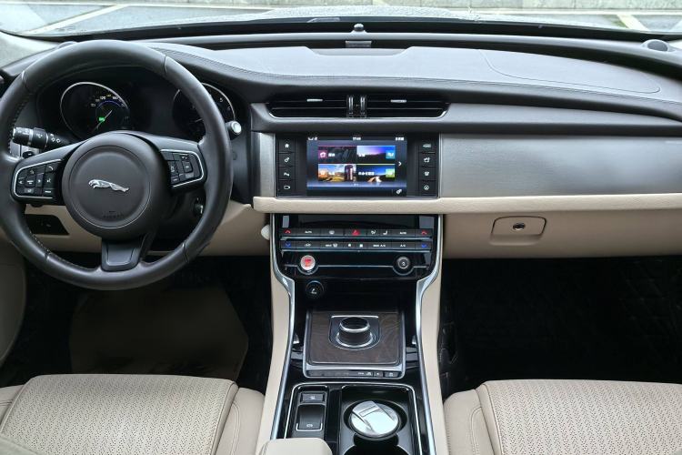 Used Jaguar XFL 2017 XFL 2.0T 240PS Luxury Edition Interior 3