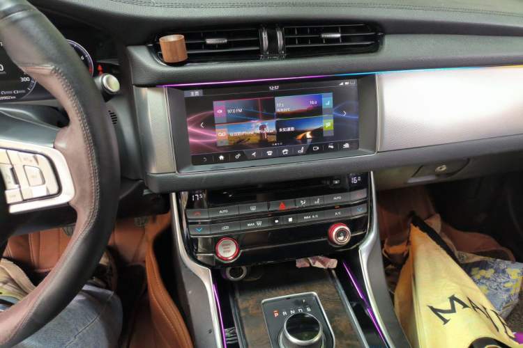 Used Jaguar XFL 2018 XFL 2.0T 250 PS Luxury Edition Audio And AC Panel