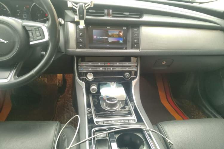 Used Jaguar XFL 2018 XFL 2.0T 200PS Luxury Edition Audio And AC Panel