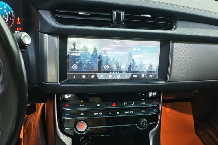 Used Jaguar XFL 2018 XFL 2.0T 250 PS Luxury Edition Audio And AC Panel