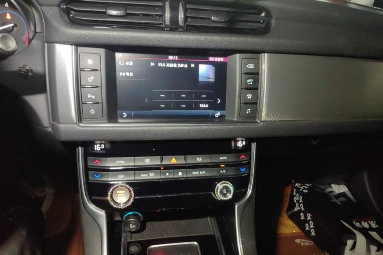 Used Jaguar XFL 2018 XFL 2.0T 200PS Luxury Edition Audio And AC Panel