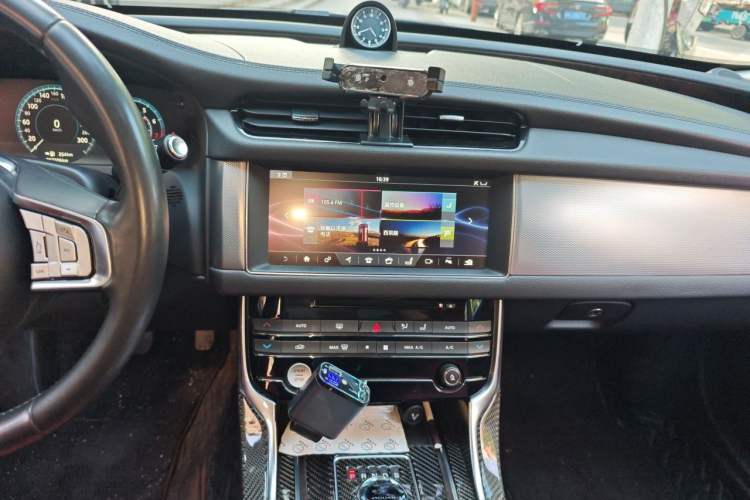 Used Jaguar XFL 2018 XFL 2.0T 250 PS Luxury Edition Audio And AC Panel