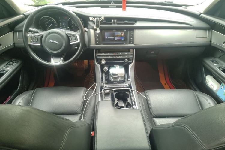 Used Jaguar XFL 2018 XFL 2.0T 200PS Luxury Edition Center Console