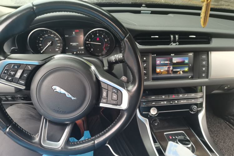 Used Jaguar XFL 2018 XFL 2.0T 200PS Elite Edition Center Console