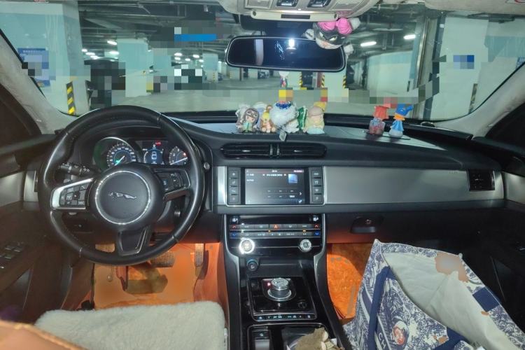Used Jaguar XFL 2018 XFL 2.0T 200PS Luxury Edition Center Console