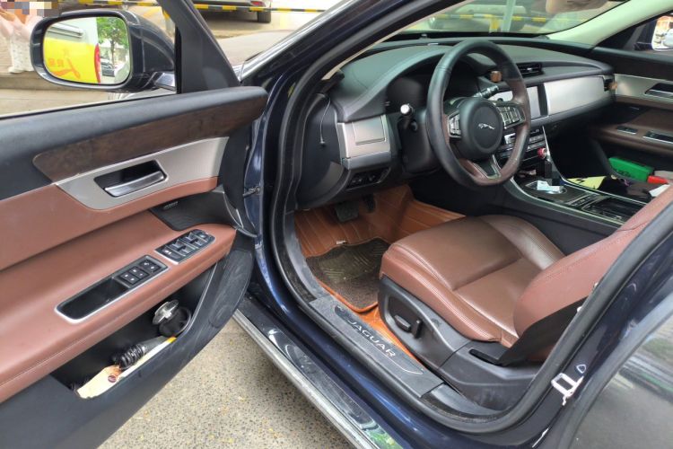 Used Jaguar XFL 2018 XFL 2.0T 250 PS Luxury Edition Driver Seat