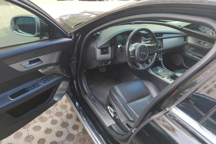 Used Jaguar XFL 2018 XFL 2.0T 250 PS Luxury Edition Driver Seat