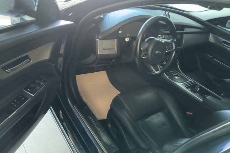 Used Jaguar XFL 2018 XFL 2.0T 250 PS Luxury Edition Driver Seat