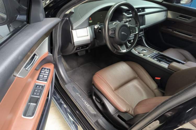 Used Jaguar XFL 2018 XFL 2.0T 250 PS Luxury Edition Driver Seat