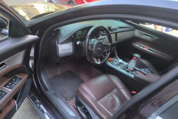 Used Jaguar XFL 2018 XFL 2.0T 250 PS Premium Edition Driver Seat