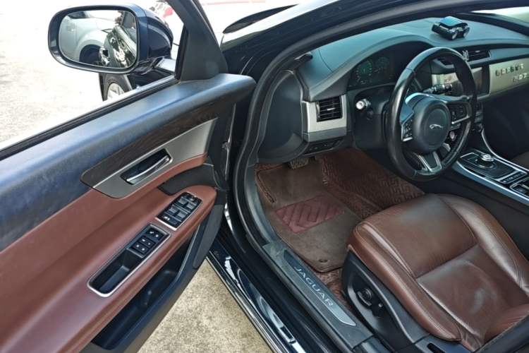 Used Jaguar XFL 2018 XFL 2.0T 250 PS Premium Edition Driver Seat