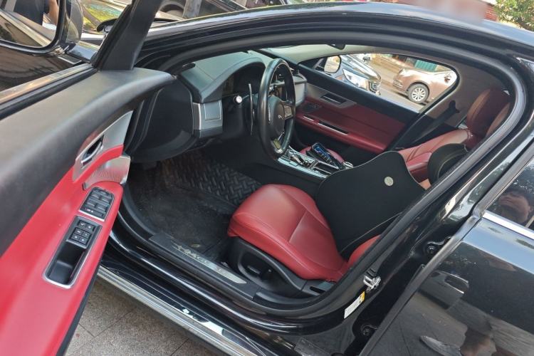 Used Jaguar XFL 2018 XFL 2.0T 250 PS Luxury Edition Driver Seat