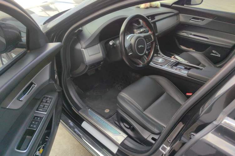Used Jaguar XFL 2018 XFL 2.0T 250 PS Luxury Edition Driver Seat