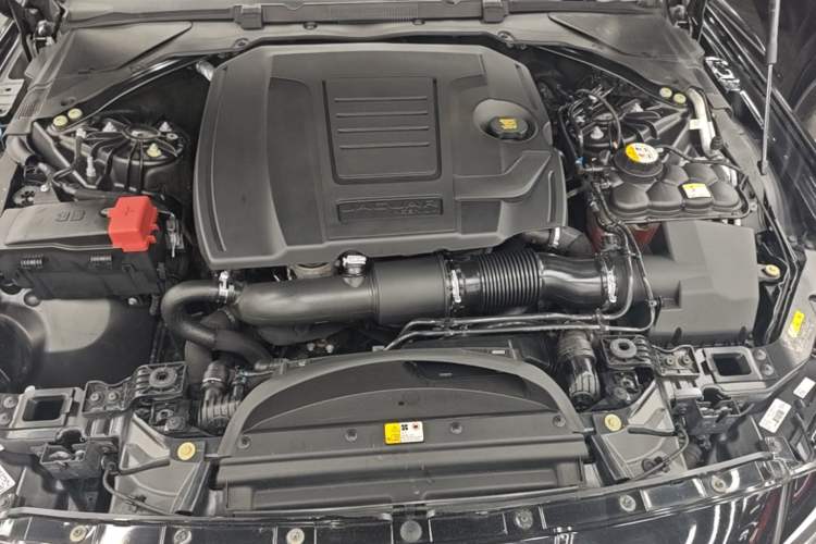 Used Jaguar XFL 2018 XFL 2.0T 250 PS Luxury Edition Engine Bay