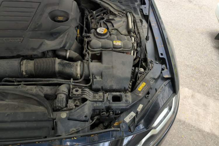 Used Jaguar XFL 2018 XFL 2.0T 250 PS Luxury Edition Engine Bay Left