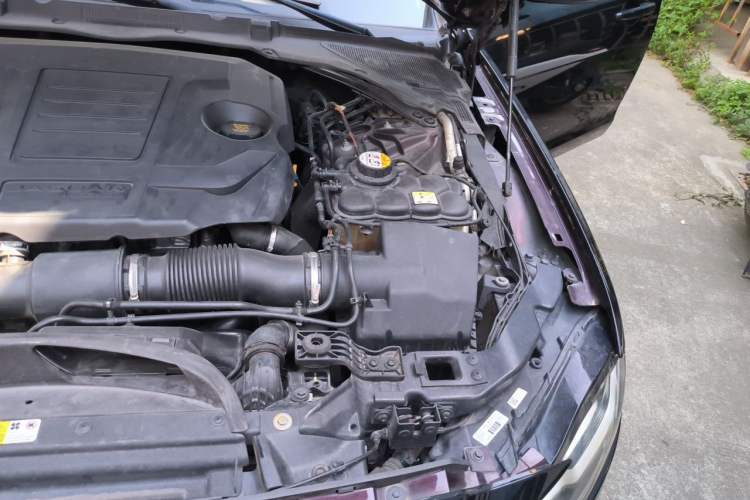 Used Jaguar XFL 2018 XFL 2.0T 250 PS Premium Edition Engine Bay Left