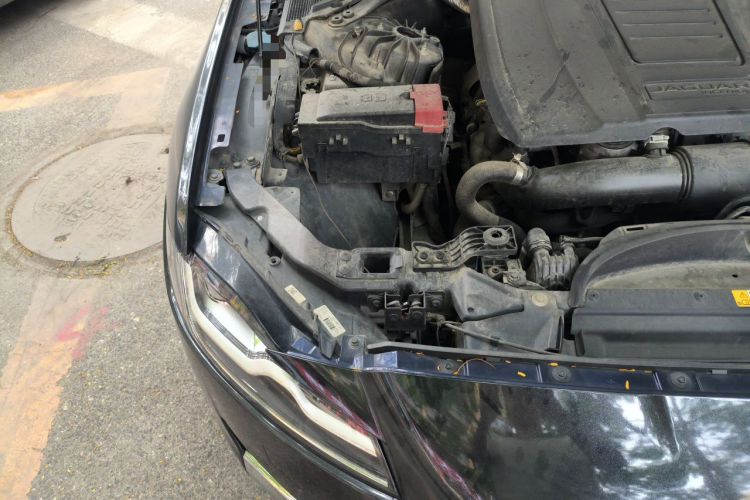 Used Jaguar XFL 2018 XFL 2.0T 250 PS Luxury Edition Engine Bay Right