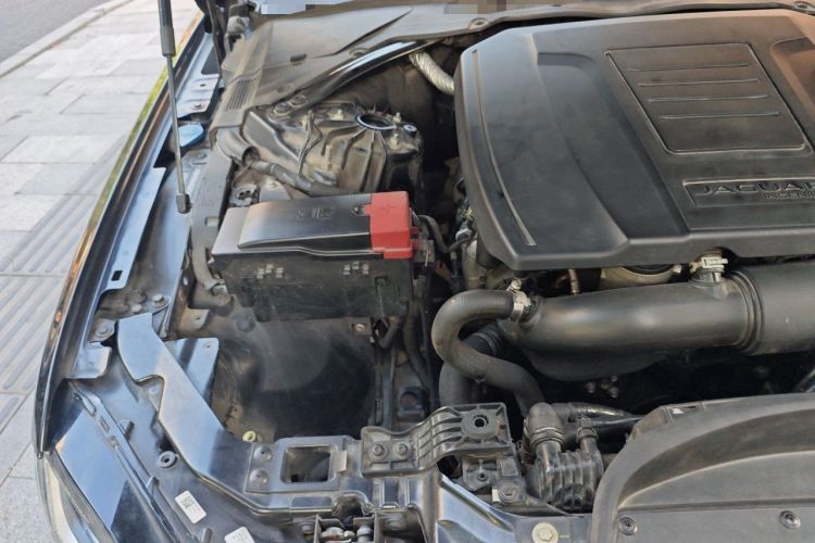 Used Jaguar XFL 2018 XFL 2.0T 250 PS Luxury Edition Engine Bay Right