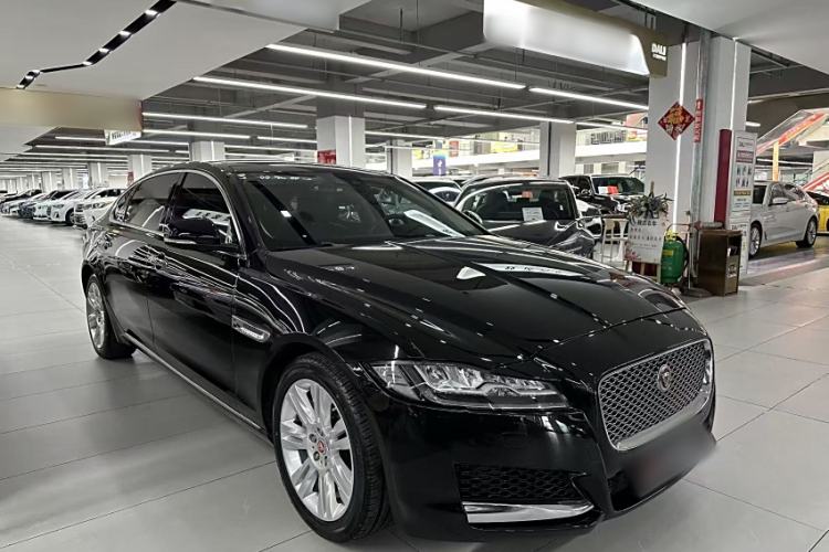 Used Jaguar XFL 2018 XFL 2.0T 250 PS Premium Edition Exterior 2