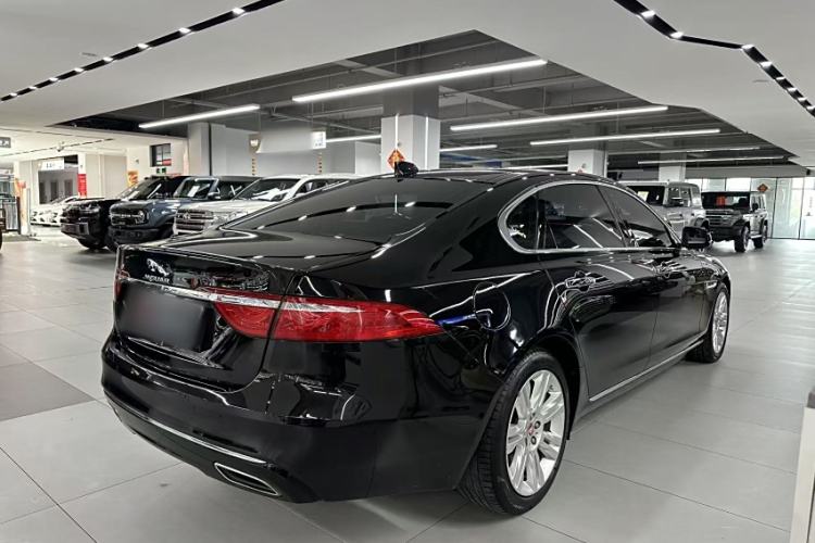 Used Jaguar XFL 2018 XFL 2.0T 250 PS Premium Edition Exterior 5
