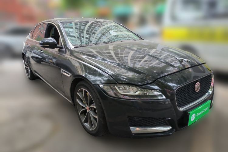 Used Jaguar XFL 2018 XFL 2.0T 250 PS Luxury Edition Front Right 45 Deg