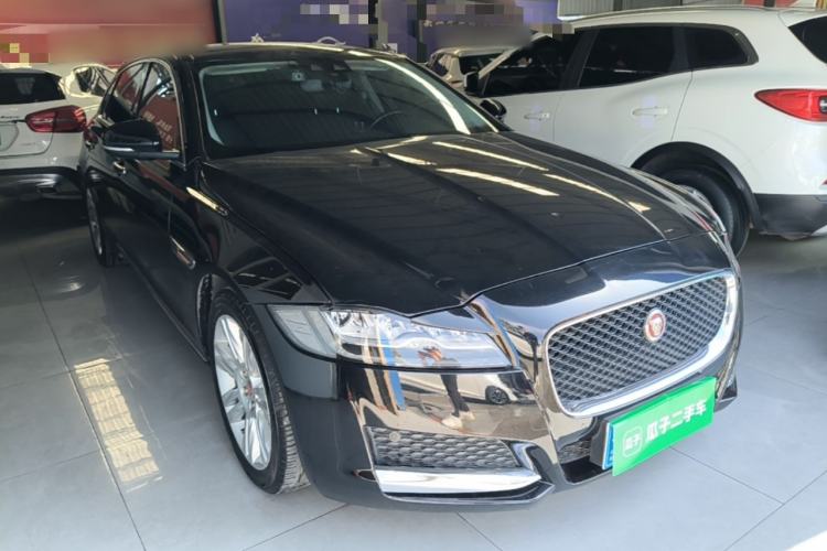 Used Jaguar XFL 2018 XFL 2.0T 250 PS Luxury Edition Front Right 45 Deg