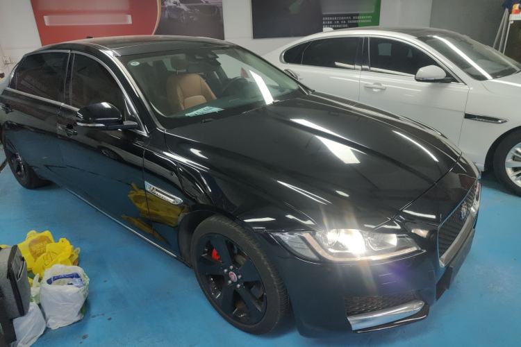 Used Jaguar XFL 2018 XFL 2.0T 200PS Elite Edition Front Right 45 Deg