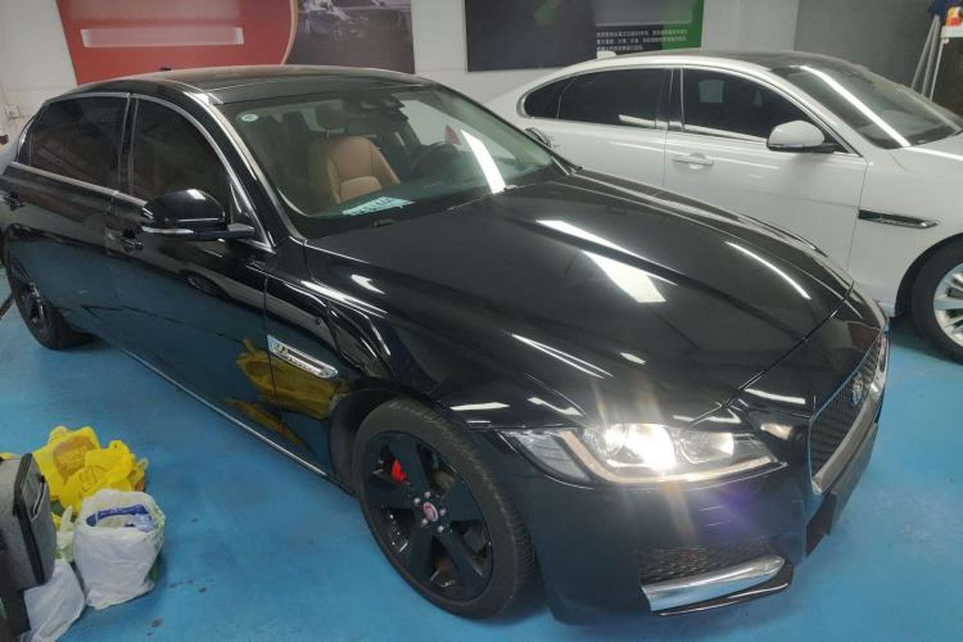 Used Jaguar XFL 2018 XFL 2.0T 200PS Elite Edition Front Right 45 Deg