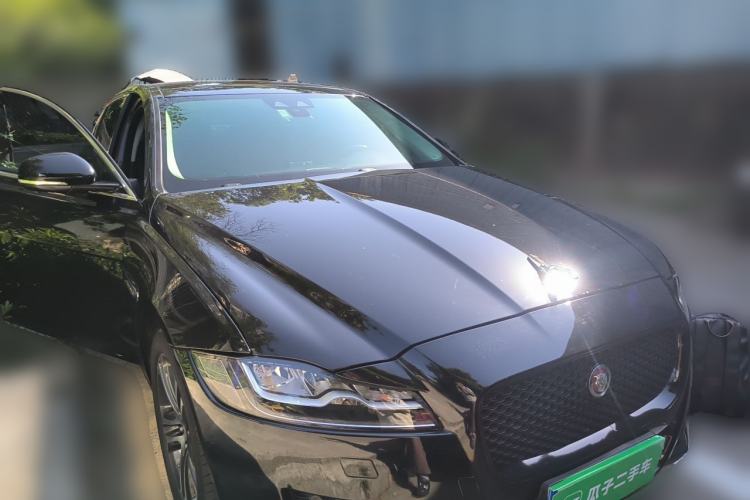 Used Jaguar XFL 2018 XFL 2.0T 250 PS Premium Edition Front Right 45 Deg