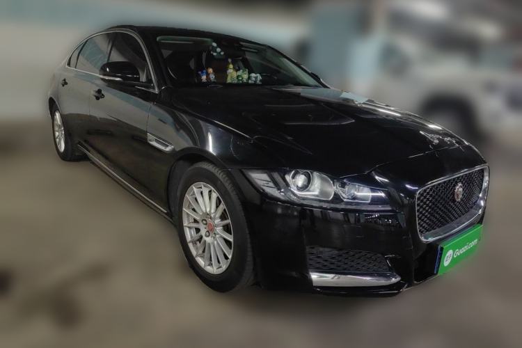Used Jaguar XFL 2018 XFL 2.0T 200PS Luxury Edition Front Right 45 Deg