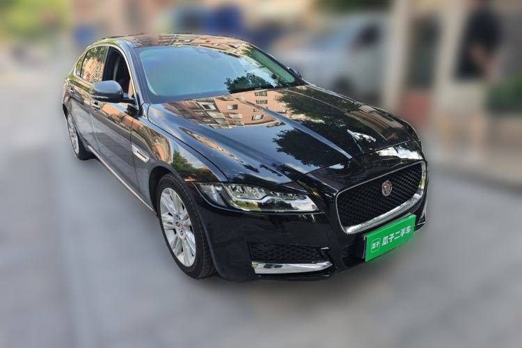 Used Jaguar XFL 2018 XFL 2.0T 250 PS Luxury Edition Front Right 45 Deg