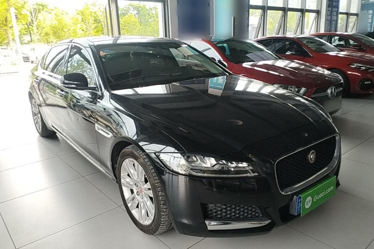 Used Jaguar XFL 2018 XFL 2.0T 250 PS Luxury Edition Front Right 45 Deg