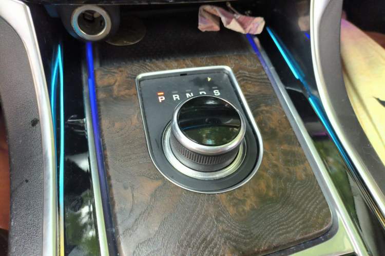Used Jaguar XFL 2018 XFL 2.0T 250 PS Luxury Edition Gear Lever